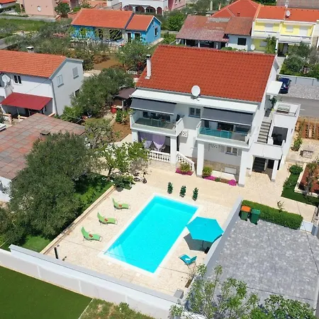 Apartment Family Friendly With A Swimming Pool - Mulo, Zadar - 20732