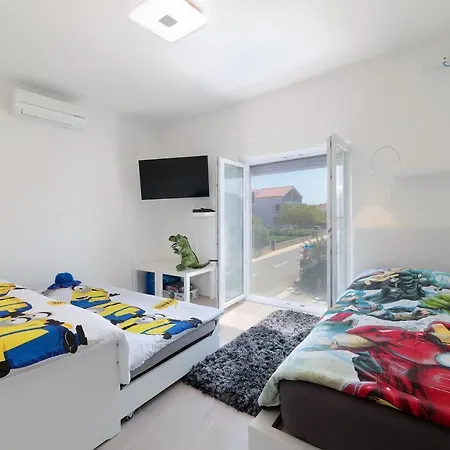 Apartment Family Friendly With A Swimming Pool - Mulo, Zadar - 20732
