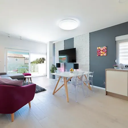 Apartment Family Friendly With A Swimming Pool - Mulo, Zadar - 20732 *