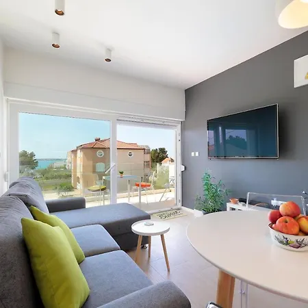 Family Friendly With A Swimming Pool - Mulo, Zadar - 20732 Apartment Vrsi