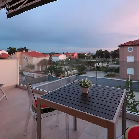 Family Friendly With A Swimming Pool - Mulo, Zadar - 20732 Apartment Vrsi