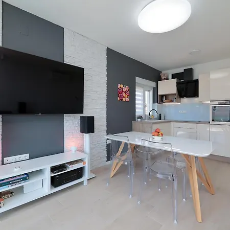 Family Friendly With A Swimming Pool - Mulo, Zadar - 20732 Apartment *