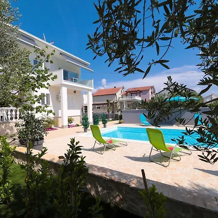 Family Friendly With A Swimming Pool - Mulo, Zadar - 20732 شقة