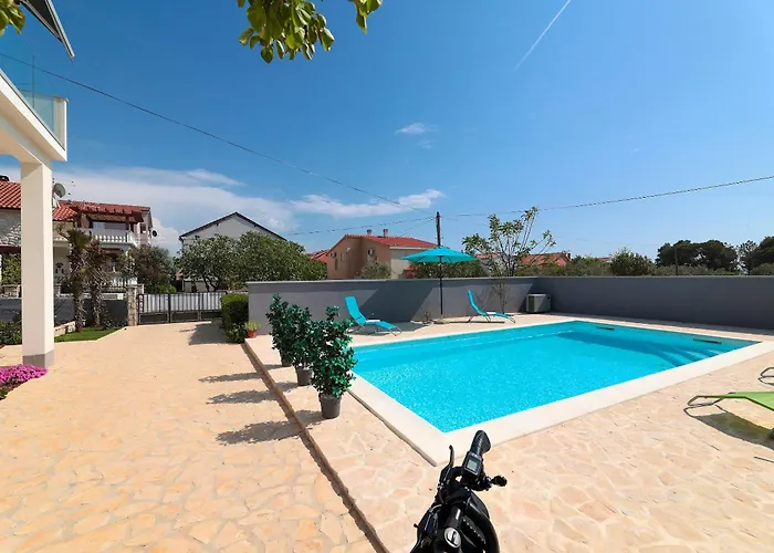 Апартаменты Family Friendly With A Swimming Pool - Mulo, Zadar - 20732 Врси